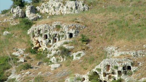 Tumbas de piedra en Pantalica