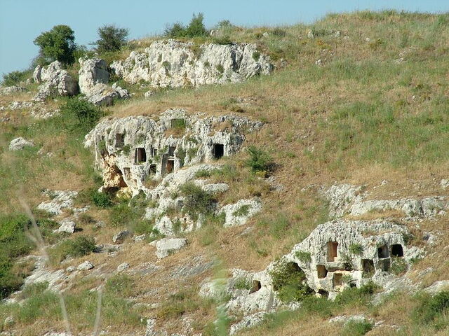 Tumbas de piedra en Pantalica