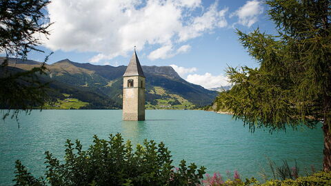 Lago Reschen, Torre