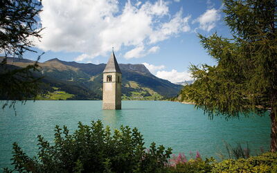 Lago Reschen, Torre