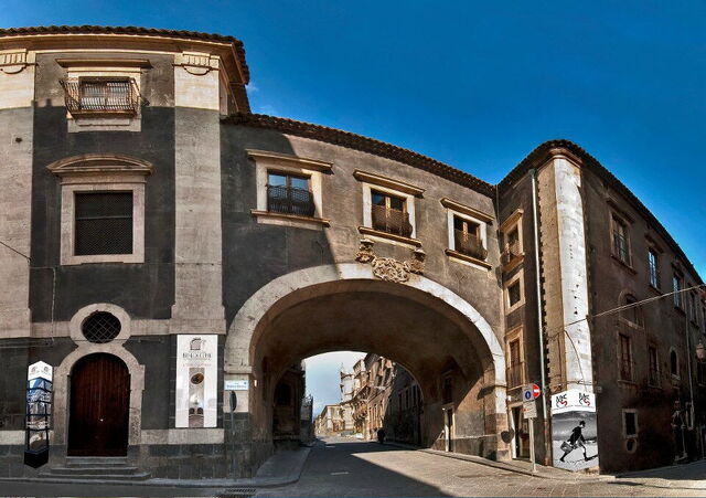 Arco de la iglesia de St Benedicto