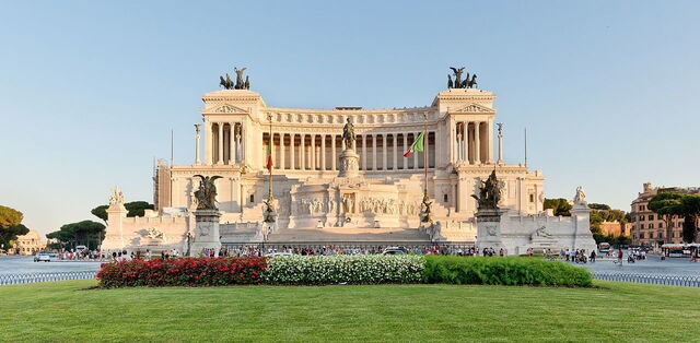 Altare della Patria, fachada