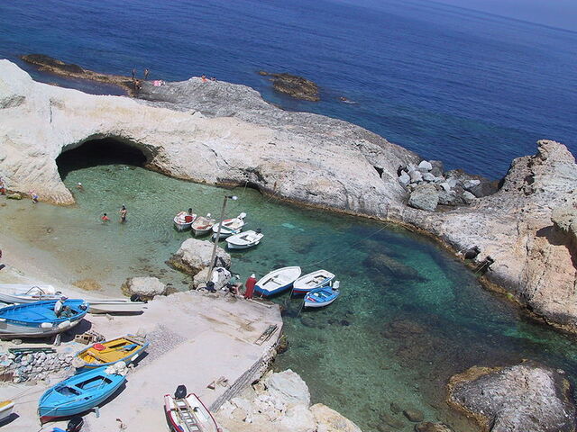 Puerto natural de la isla de Ponza