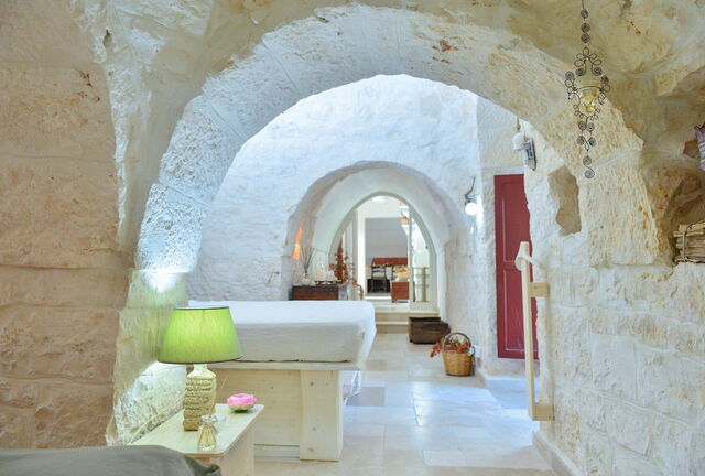L'Alcova, interior