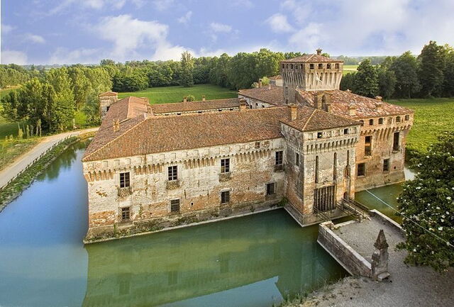 Vista del castillo de Padernello