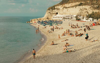 En la playa de Tropea