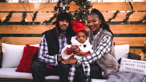 Una familia disfrutando de la Navidad juntos