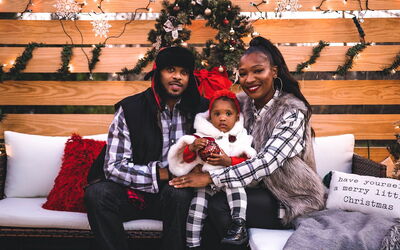 Una familia disfrutando de la Navidad juntos