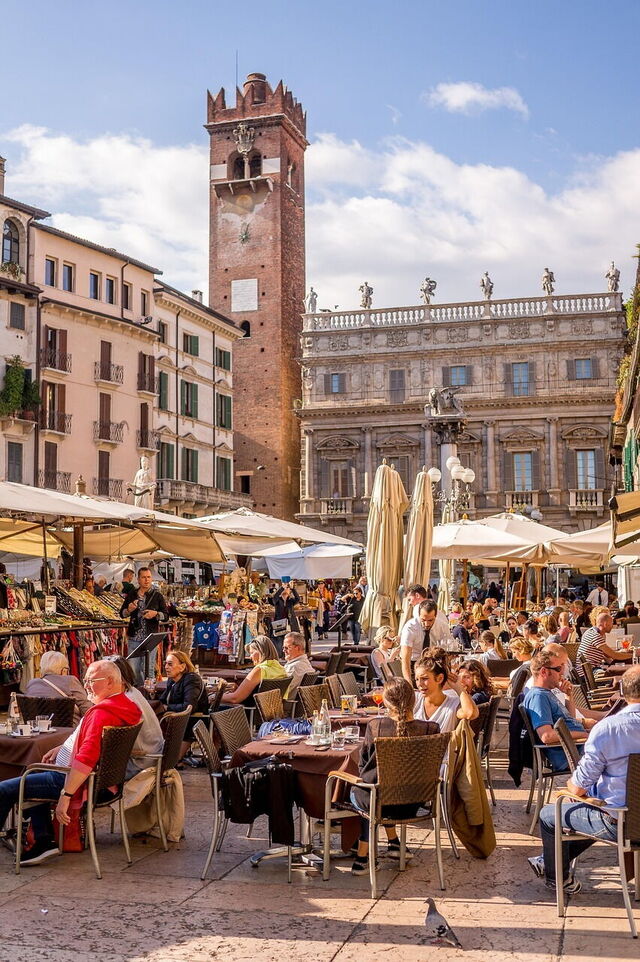 Comer en un mercado de Verona