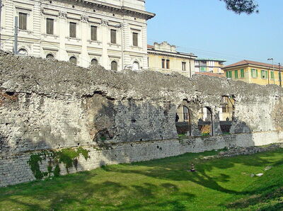 Muralla del anfiteatro romano en Padua