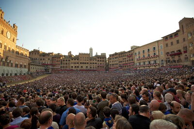 Multitud en el Palio de Siena