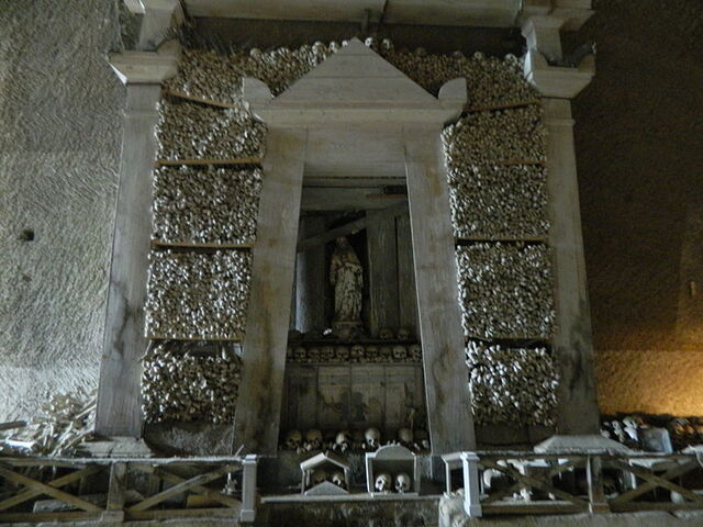 Altar, Cimiterio Delle Fontanelle
