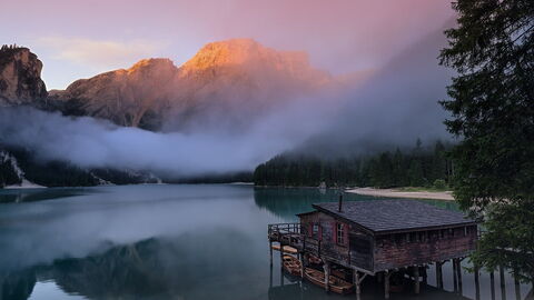 Amanecer en Pragser Wildsee