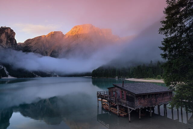 Amanecer en Pragser Wildsee