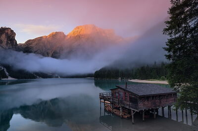 Amanecer en Pragser Wildsee