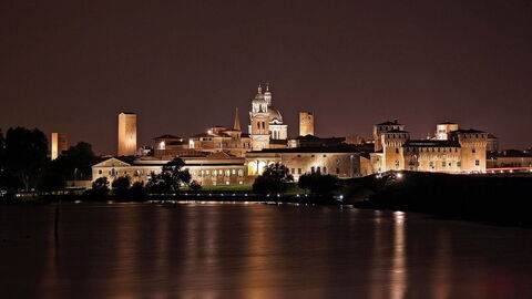 Mantua en la noche