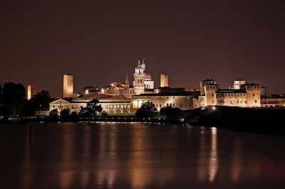Mantua en la noche