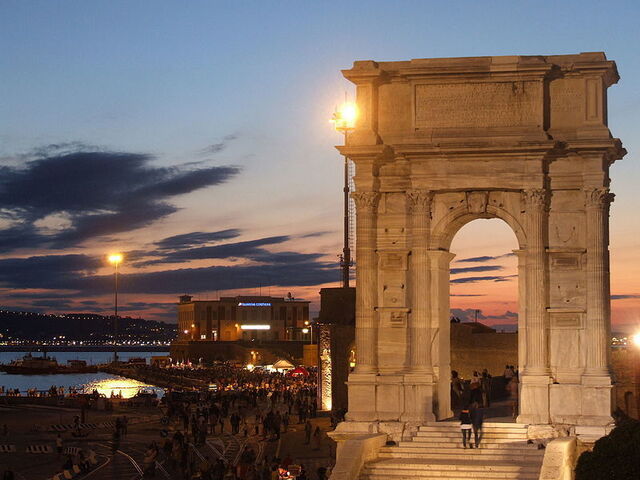 Arco de Trajano, puesta del sol