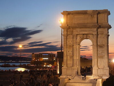 Arco de Trajano, puesta del sol