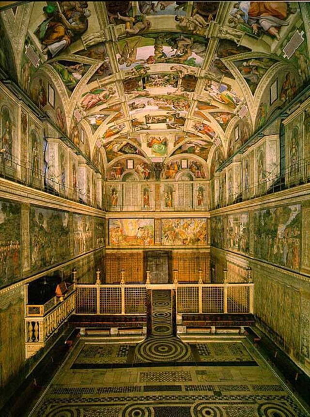 Dentro de la Capilla Sixtina