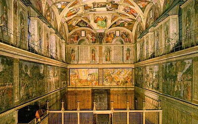 Dentro de la Capilla Sixtina