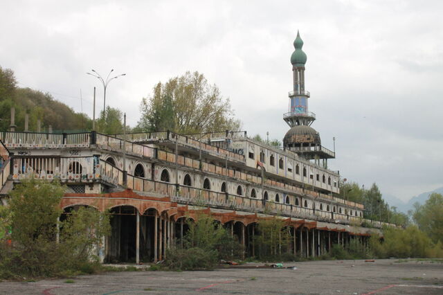 Consonno, edificios