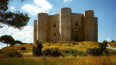 Castel Del Monte, Exterior