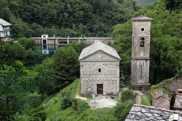 Isola Santa, Iglesia