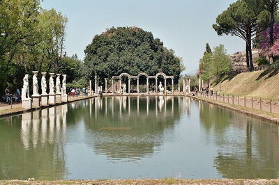 Piscina en Villa Adriana