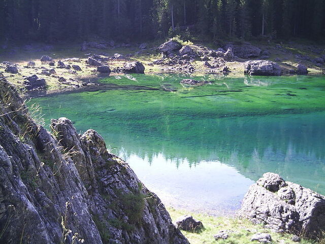 Lago del Arco Iris de Carezza
