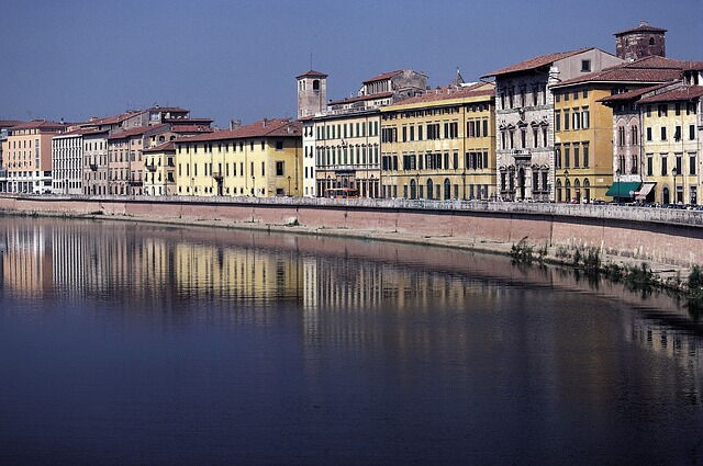 Río Arno en Pisa