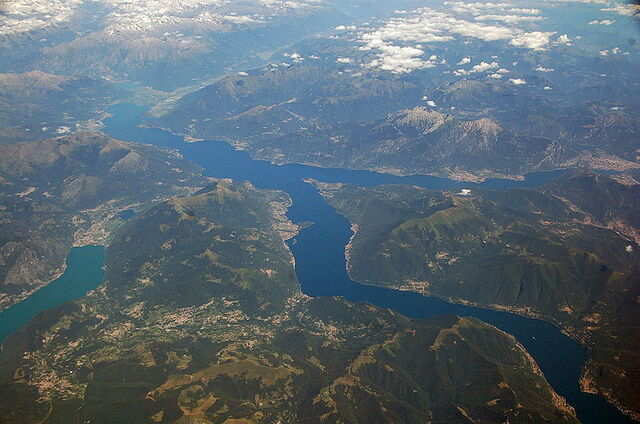 Vista aérea del lago de Como