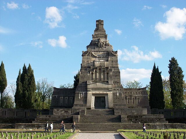 Iglesia y cementerio en Crespi Dadda