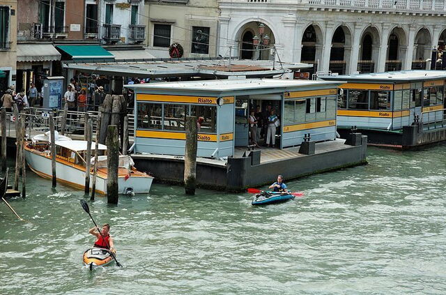 kayakistas en Venecia