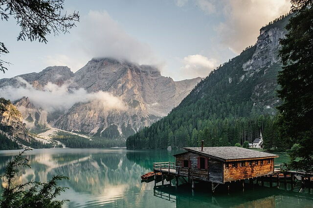 Pragser Wildsee, Caseta para botes