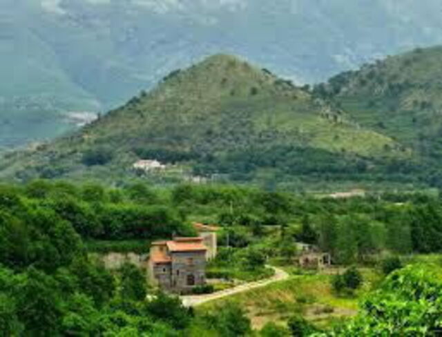 Colina PIrámide en Santa Agata de Goti