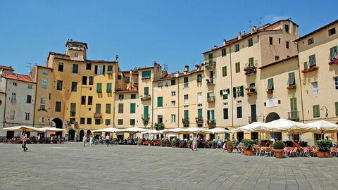 Plaza Teatro en Lucca