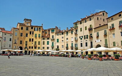 Plaza Teatro en Lucca