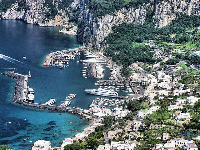 Puerto de la isla de Capri