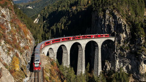 Un puente en la ruta del Bernina Express
