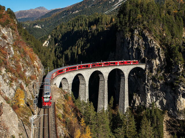 Un puente en la ruta del Bernina Express