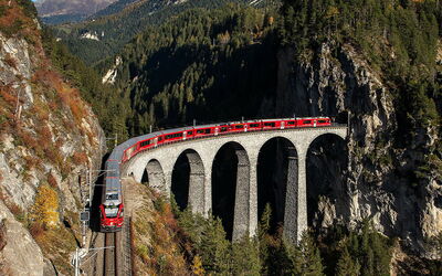 Un puente en la ruta del Bernina Express