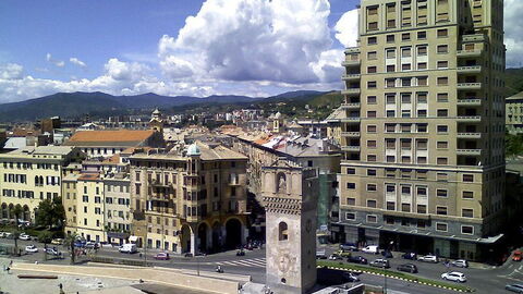 Vista de Savona y de su puerto
