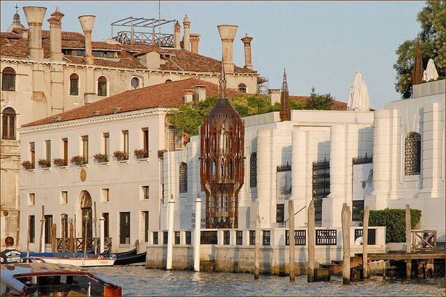 Exterior, Peggy Guggenheim Coleccion