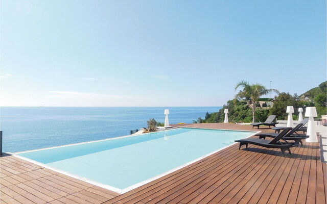 Varazze, piscina