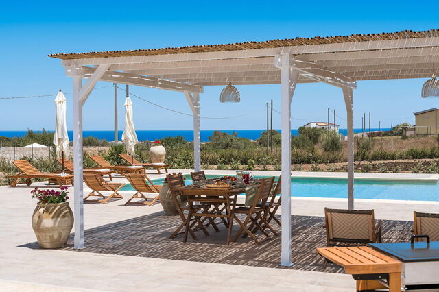 Villa Paolina, piscina y cenador