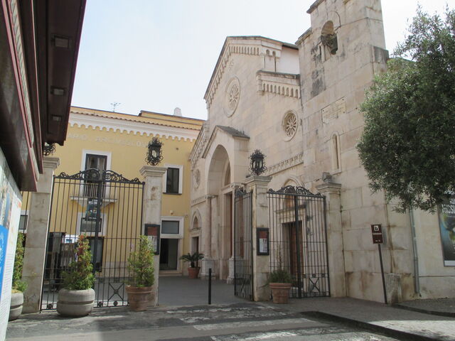 Exterior de la catedral de Sorrento