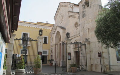 Exterior de la catedral de Sorrento