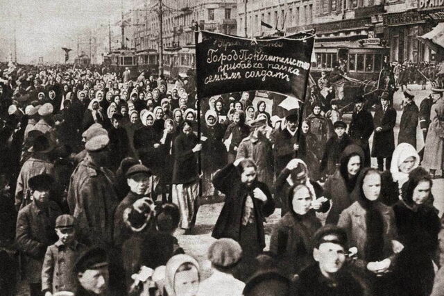 Manifestación de mujeres por el pan y la paz, Petrogrado, Rusia