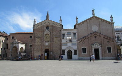 Scuola Del Santo (derecha), Padua